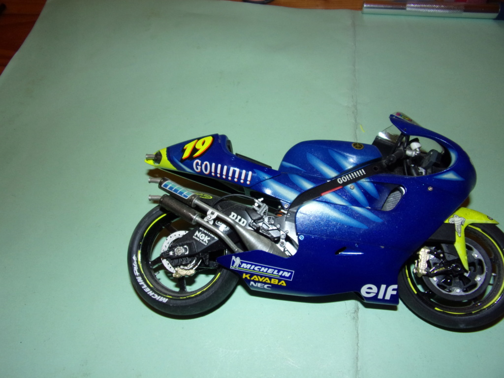 TECH3 YAMAHA YZR 500 '01 [tamiya - 1/12éme] 105_6551