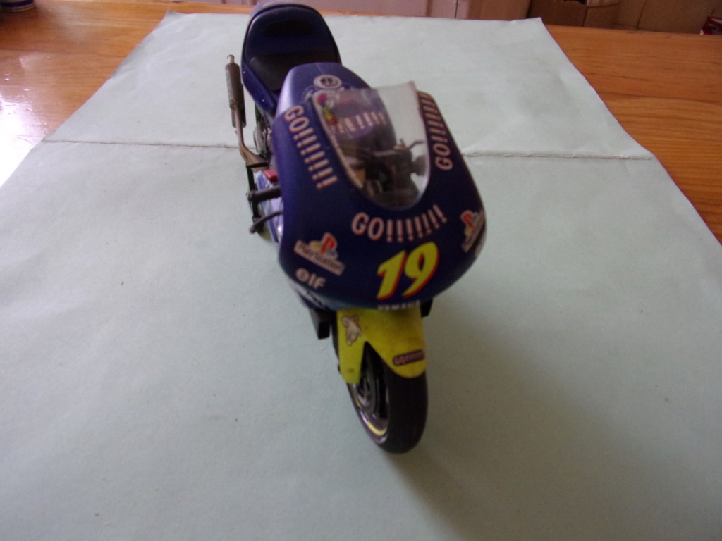 TECH3 YAMAHA YZR 500 '01 [tamiya - 1/12éme] 105_6563