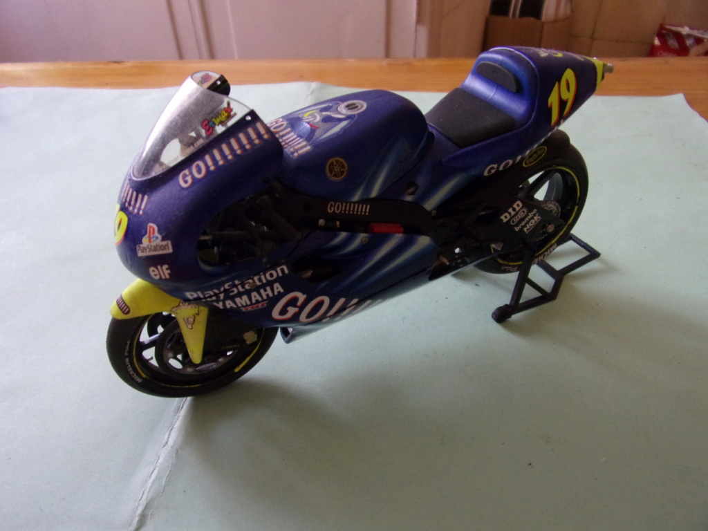 TECH3 YAMAHA YZR 500 '01 [tamiya - 1/12éme] 105_6565