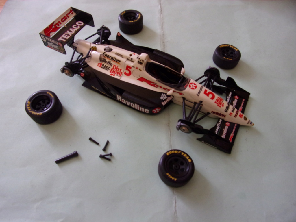 NEWMANN HAAS LOLA T93/00 FORD [TAMIYA - 1/20éme Snap-loc] - Page 2 105_7288