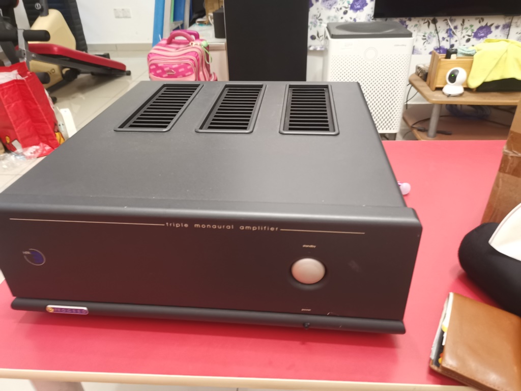 Used 3 Channels Power Amplifier from Madrigal (Mark Levinson) 500 Watts Img_2373