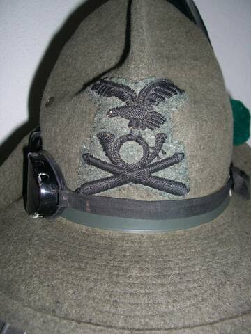 Les insignes des chapeaux (Cappelli) Alpini de la 2GM, petit guide.