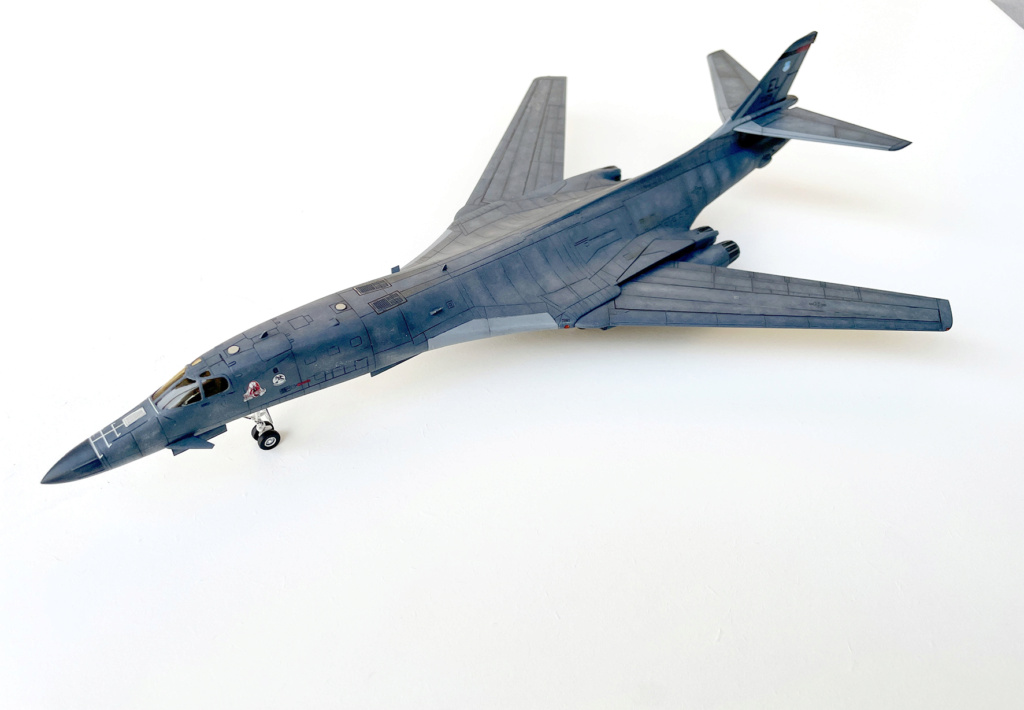 [Academy] 1/144 - Rockwell B-1B Lancer Img_4015