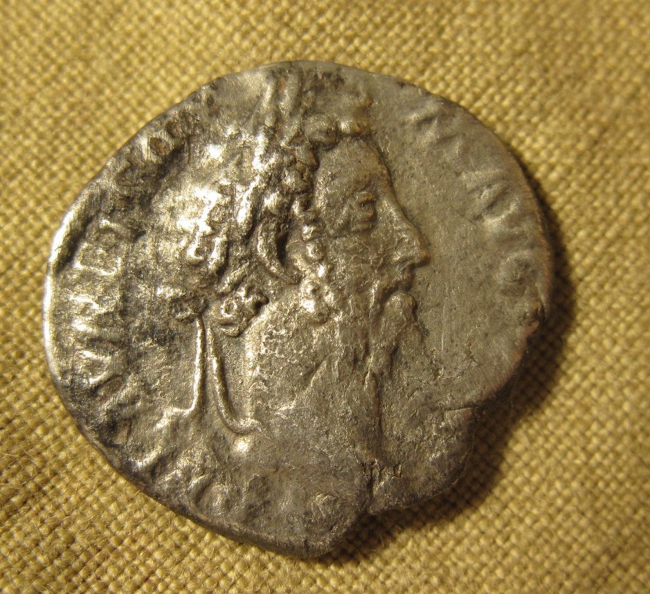 Identification d'une monnaie romaine Img_8913