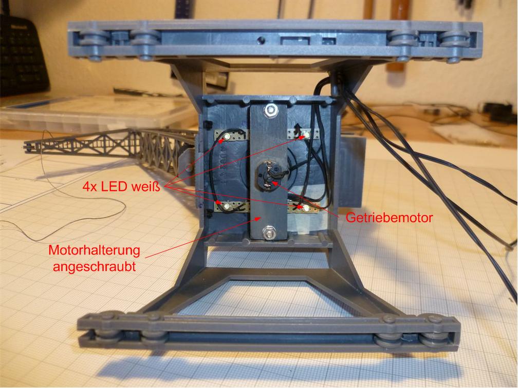 Elektrifizierter Doppellenker Portalkran Hafenk17