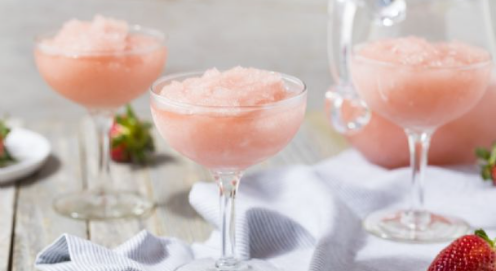 Flotante de vino rosado, prepara esta refrescante y divertida bebida para el calor Screen94