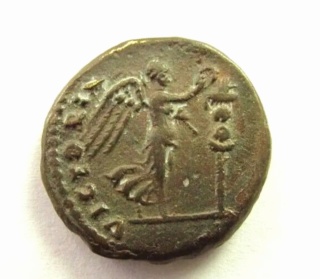 Reproducción de moneda de Vespasiano. Scree137
