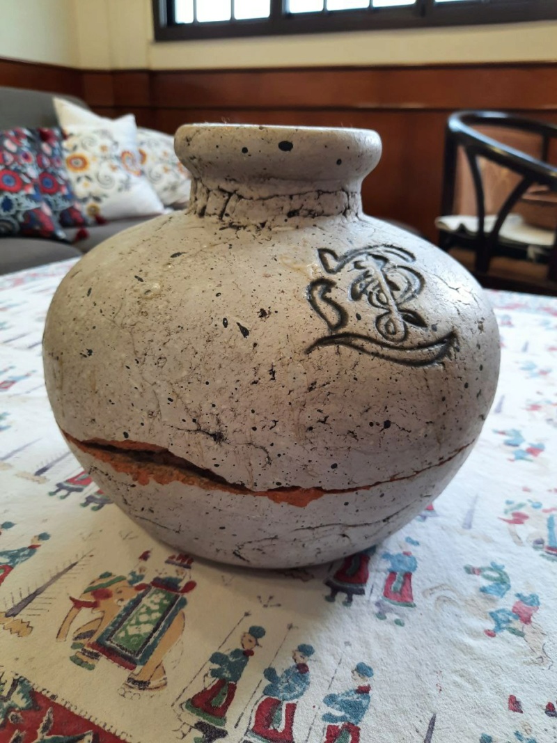 Help with identifying the pottery type and origin Photo116