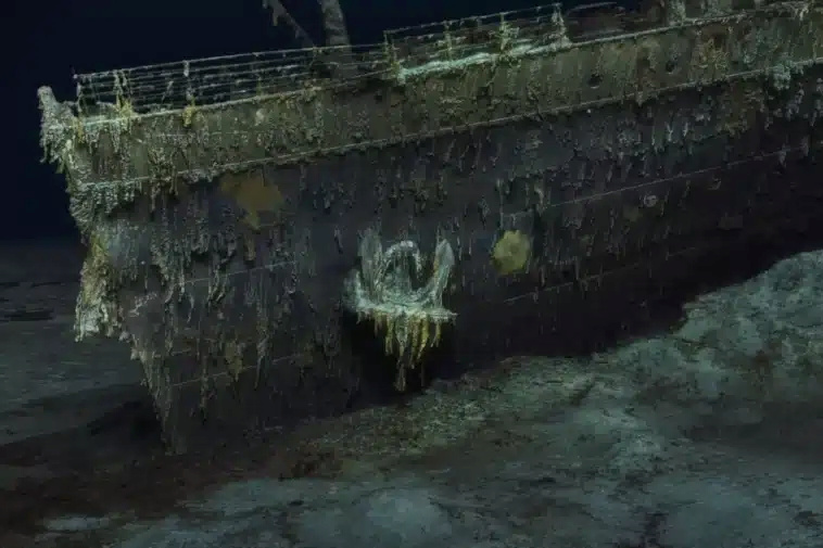 Images HD de l'épave du Titanic Ro8zay10