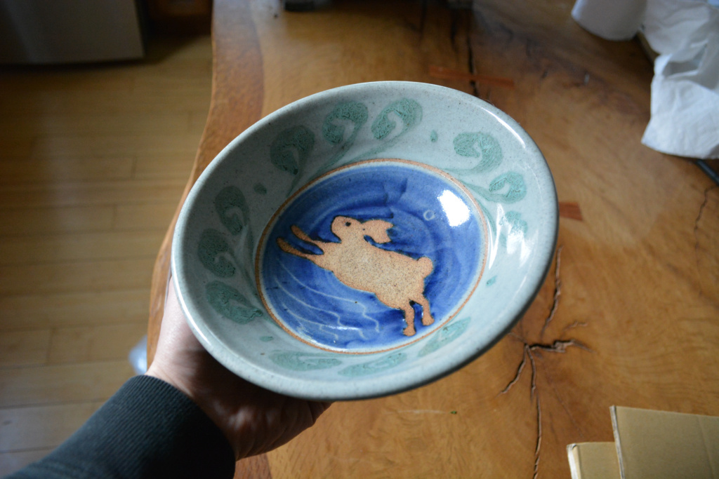 Bowl with jumping rabbit motif and light glaze Bowl13