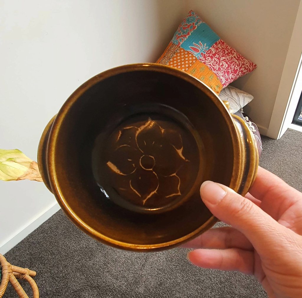 Who made this bowl? 32309211