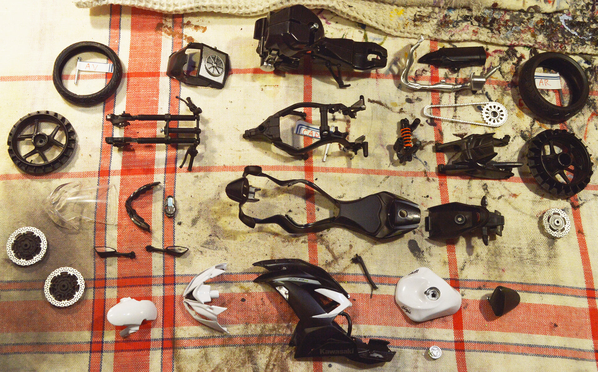 [Moto] Conversion et kit de maquette - Page 2 Pieces10