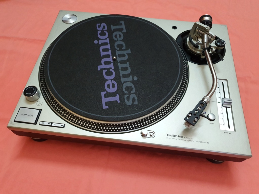 Technics SL1200MK3D turntable (used) SOLD Techni10