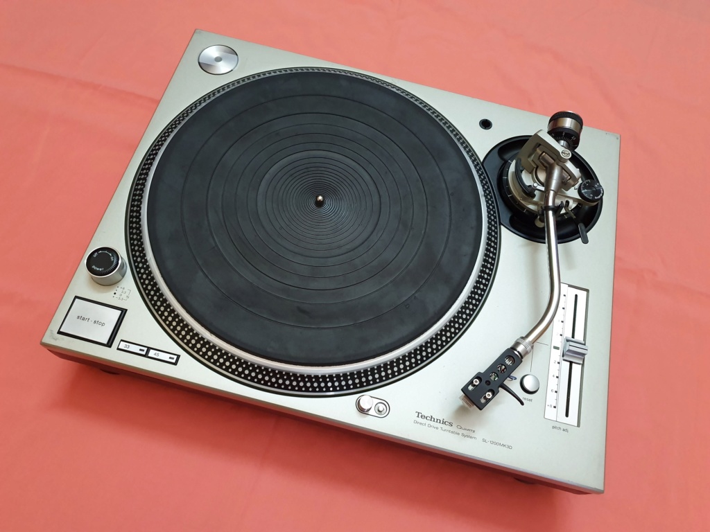 Technics SL1200MK3D turntable (used) SOLD Techni11