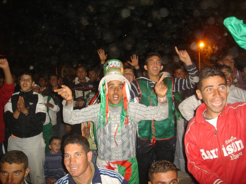 صور إحتفال المواطن المكمني بفوز المنتجب الوطني Dsc03811