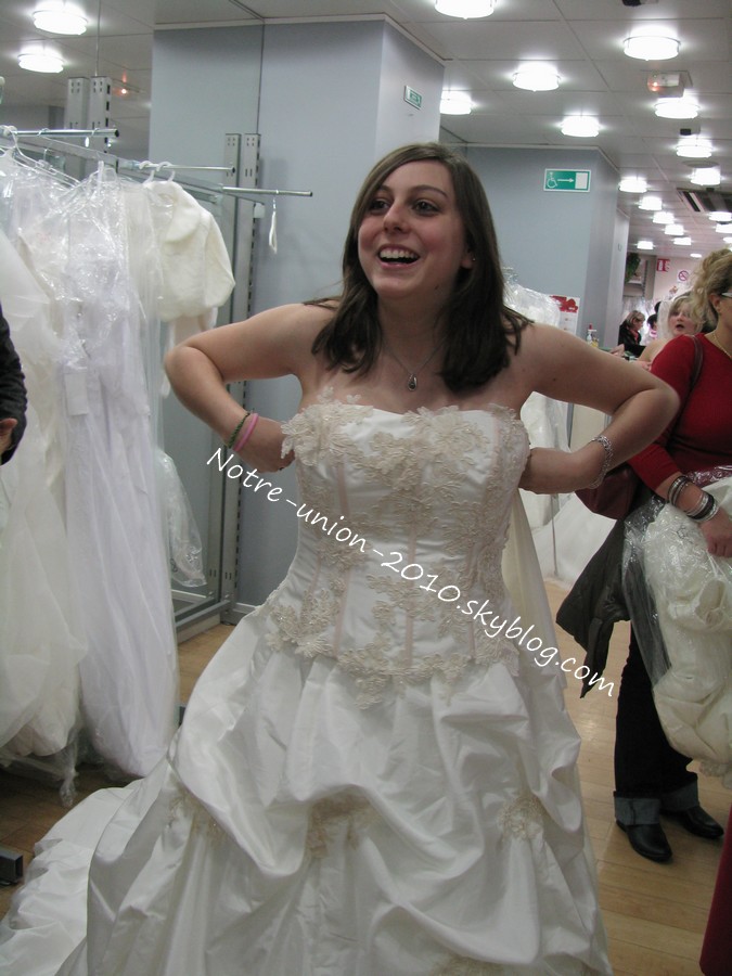 La robe de mariée et les accessoires (mettez ici vos essais de robes,vos choix de robes et accessoires.......) 28110912