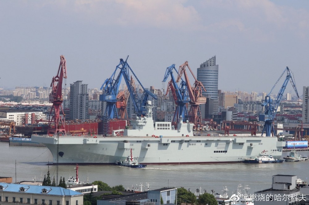 Type 075 landing helicopter dock (LHD) 72704110