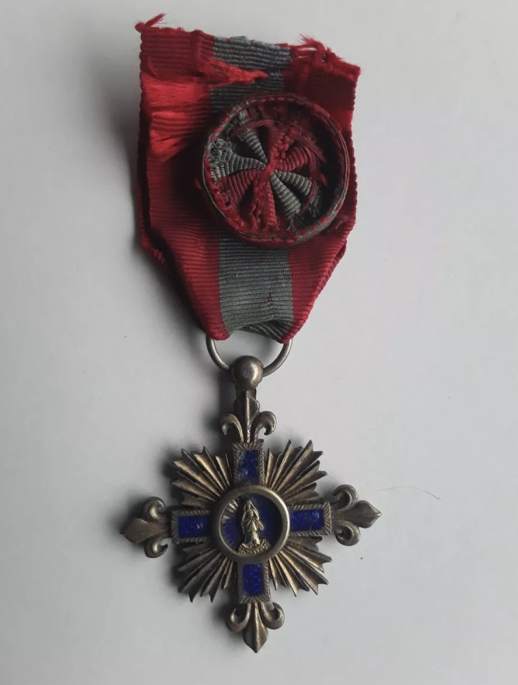 Médaille vierge Marie et fleur de lys ? Db042a10