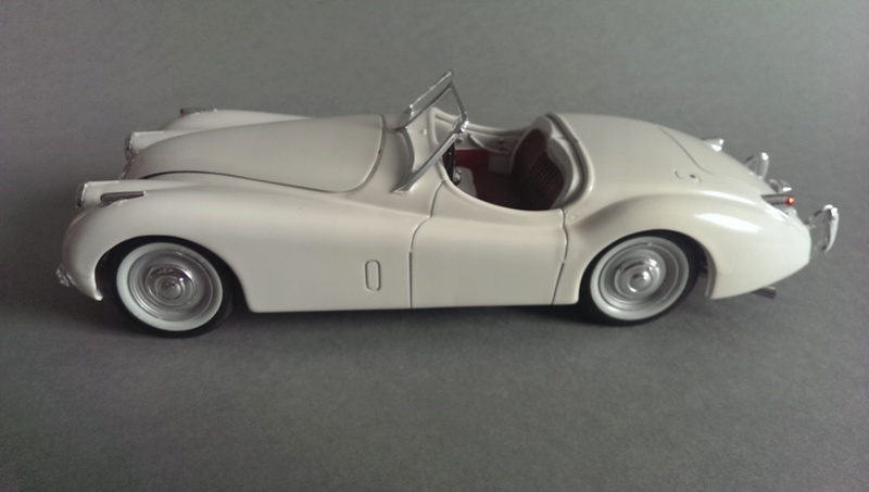 Revell's Jaguar XK 120 1:24 Imag4017