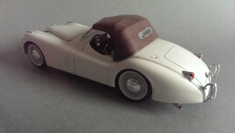 Revell's Jaguar XK 120 1:24 Imag4019