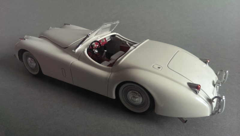 Revell's Jaguar XK 120 1:24 Imag4021