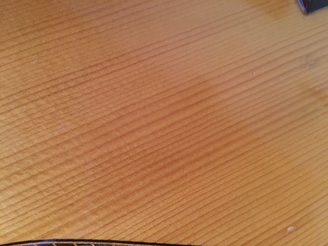 qui connait ce luthier Img_2412