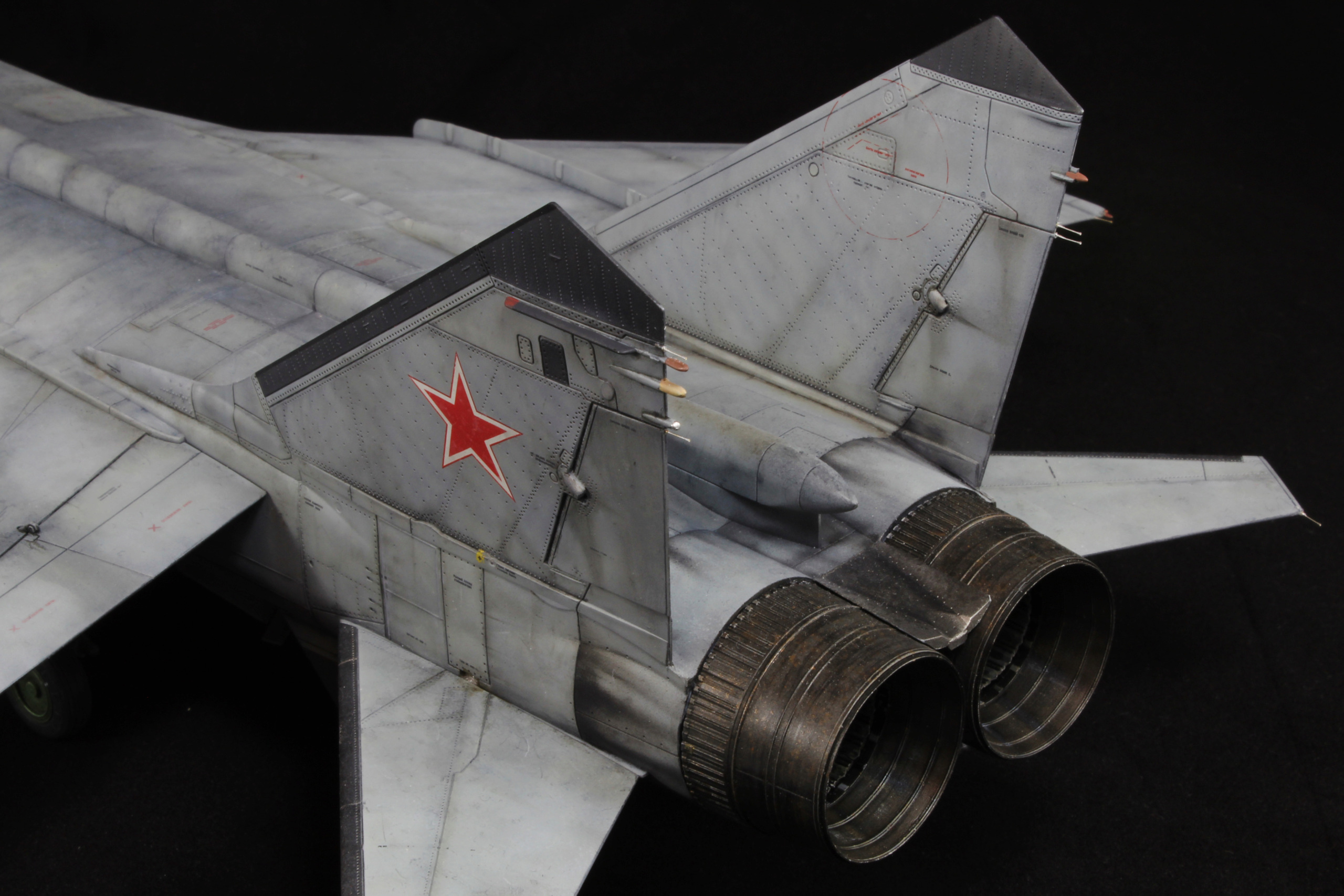 [AMK] 1/48 - Mikoyan-Gourevitch Mig-31 BS Foxhound - "Red-30" Img_1621