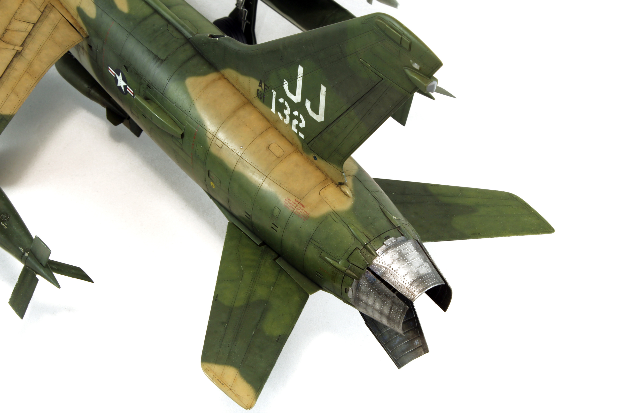 [Trumpeter] Republic F-105D Thunderchief  "Hanoï Special" 1/32 Img_3721
