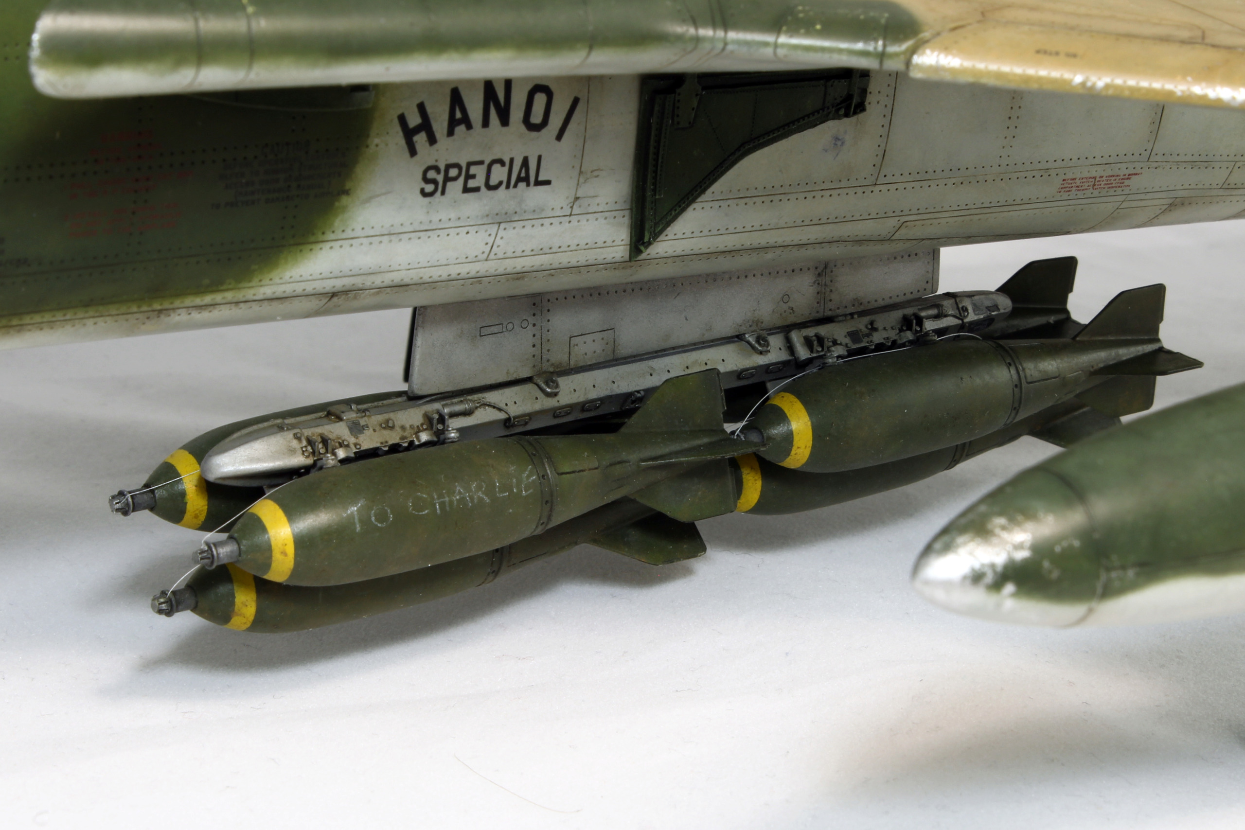 [Trumpeter] Republic F-105D Thunderchief  "Hanoï Special" 1/32 Img_3724