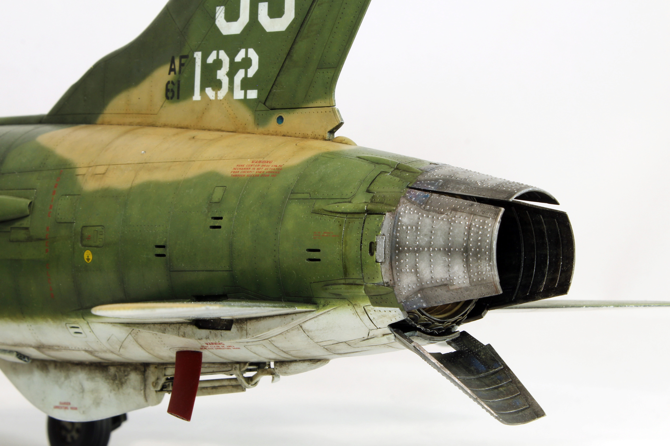 [Trumpeter] Republic F-105D Thunderchief  "Hanoï Special" 1/32 Img_3726
