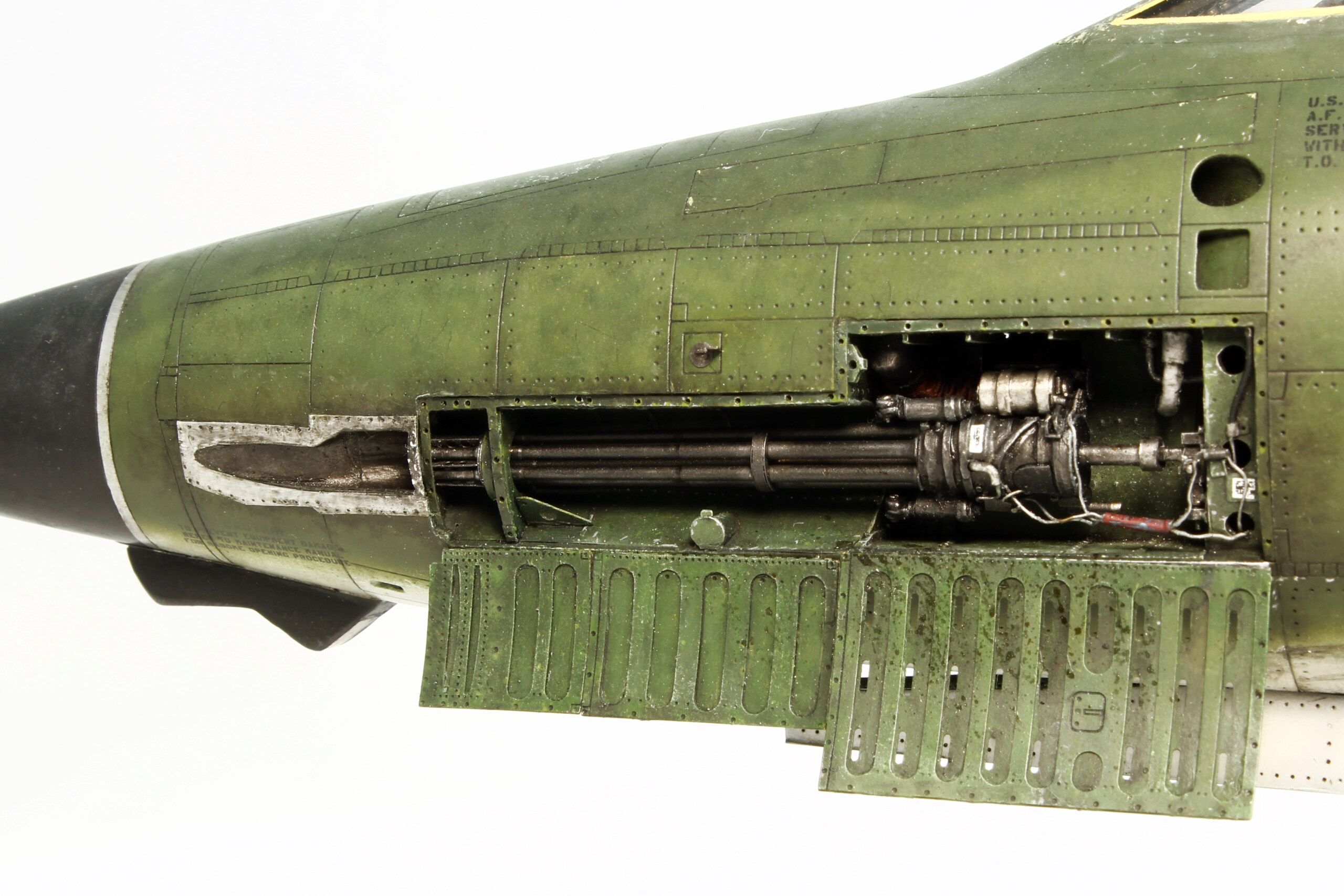 [Trumpeter] Republic F-105D Thunderchief  "Hanoï Special" 1/32 Img_3729