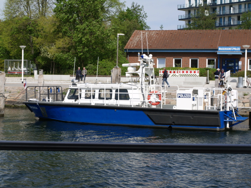 Schiffsverkehr vor Travemünde P5160811