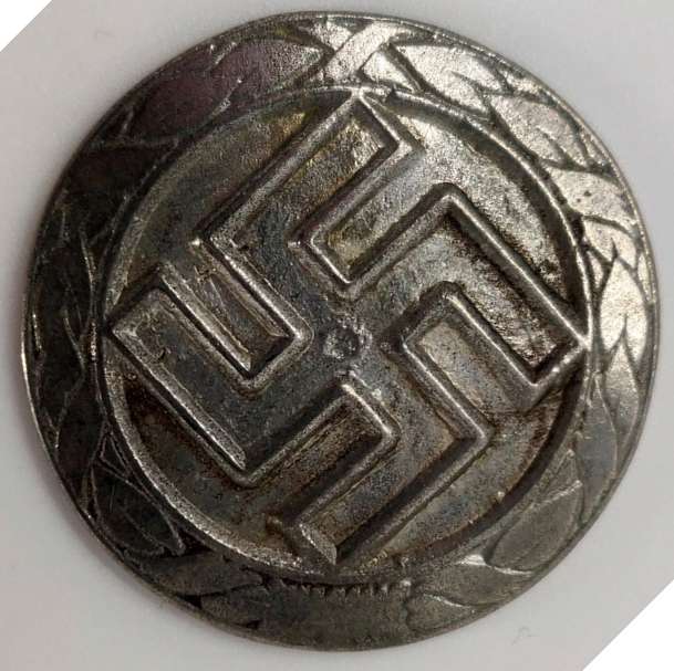 A identifier Médaille Nazi Allemande WW2 Dk210
