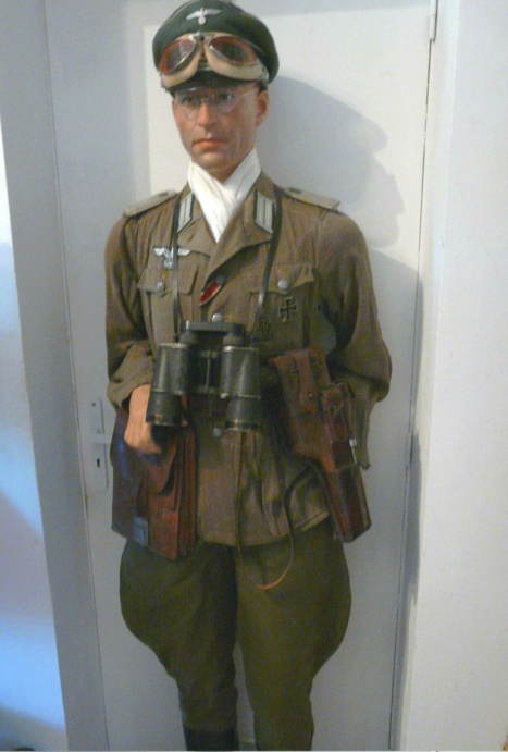 Officier Afrikakorps en 1942 devant Tobrouk Offici21