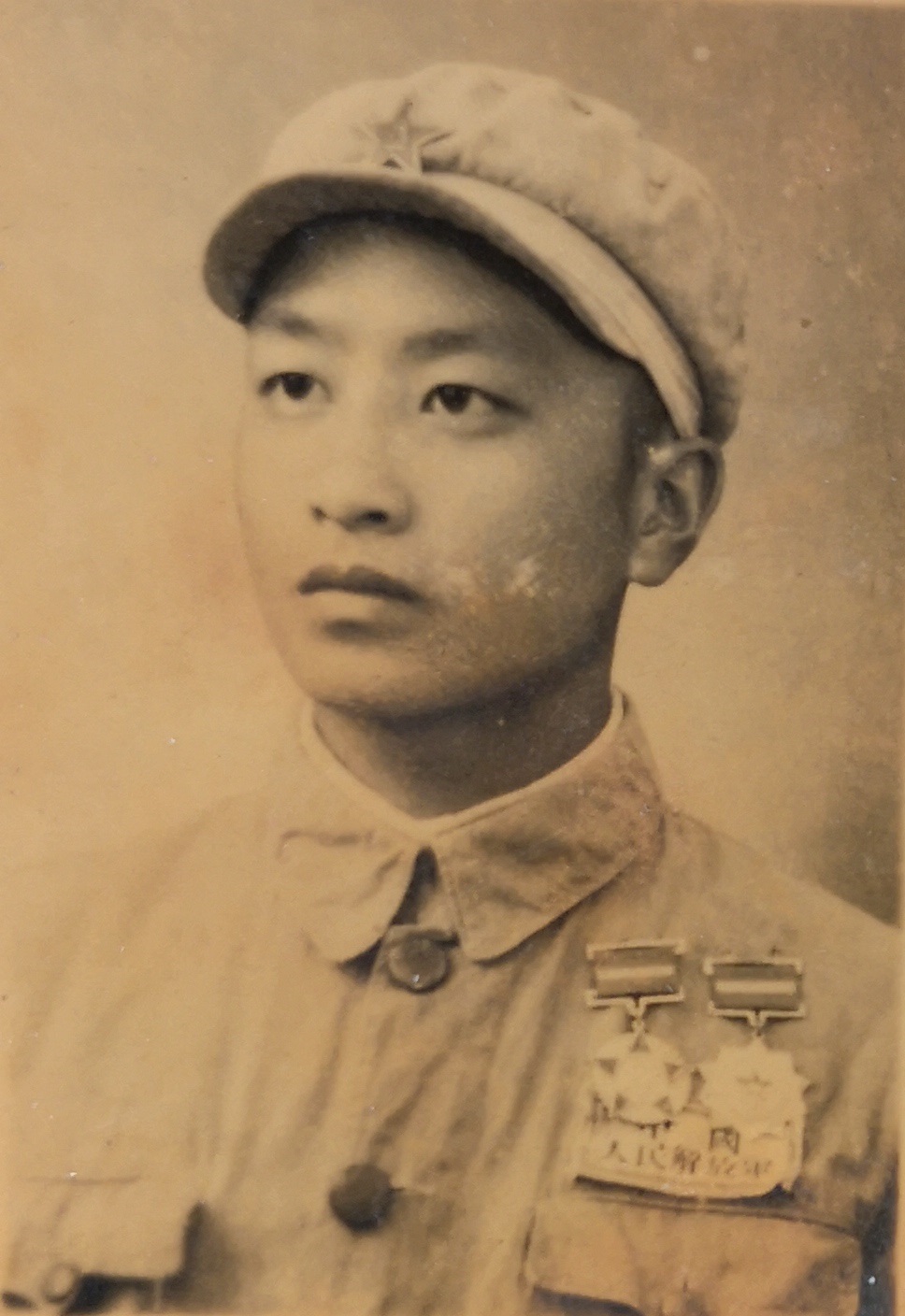 Evolution des casquettes de l’Armée Populaire de Libération du Peuple Chinois  Armzoe12