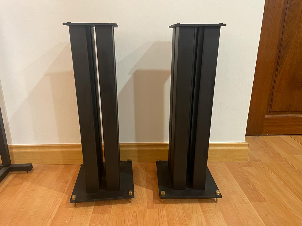 4 pillar speaker stand (sold)  Img-2138