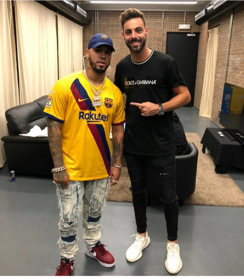 ¿Cuánto mide Anuel AA? Altura Real height