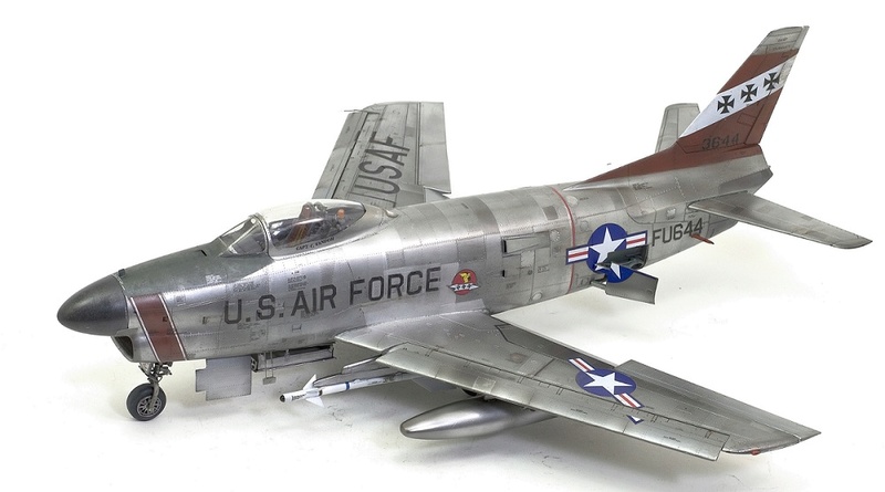  F-86 Sabre Dog. Kittyhawk 1/32. 17-111