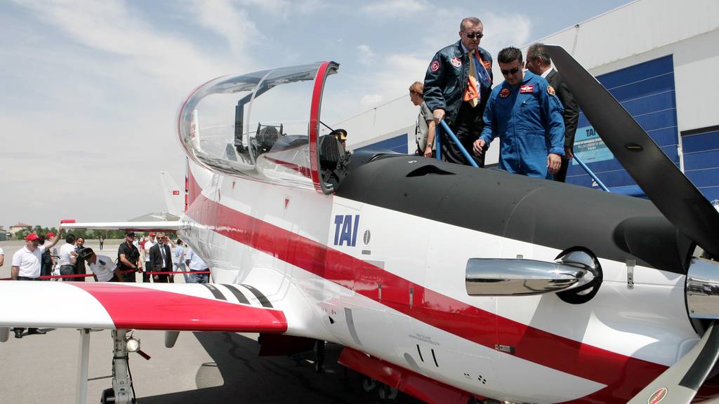 تركيا تلمح إلى احتمال بيع طائرات Hurkus لأذربيجان 5y7zxm10