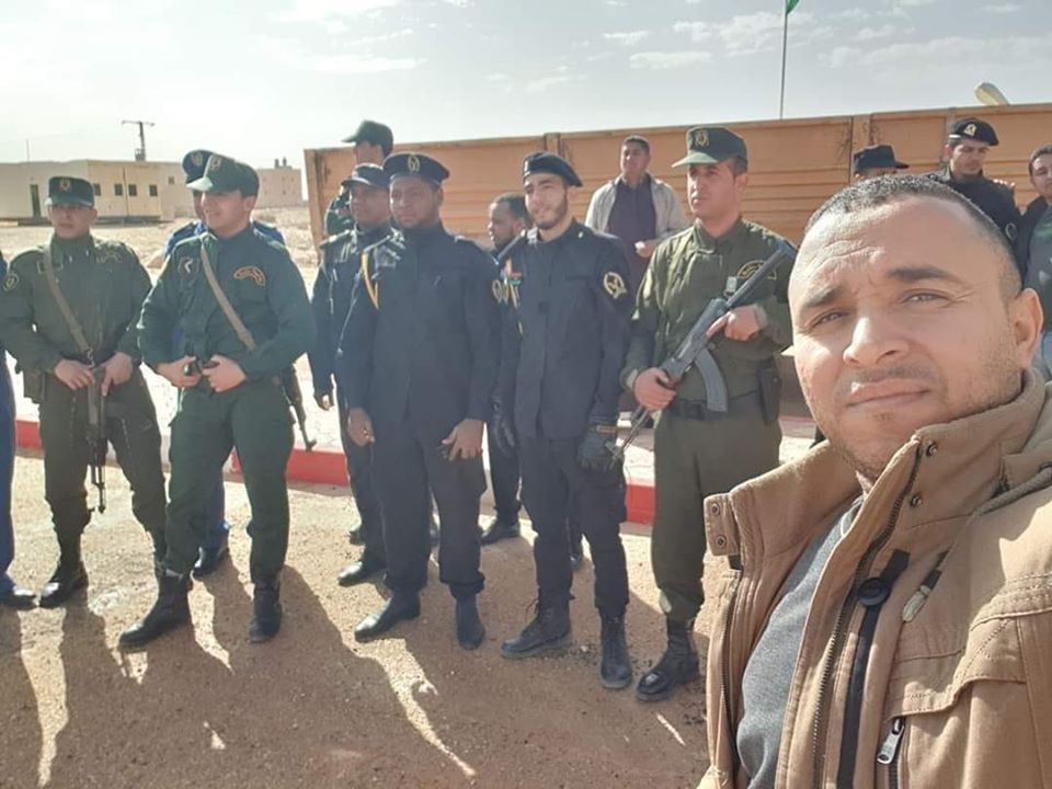 صورة تجمع بين الدرك الوطني الجزائري والدرك الليبي 82806510