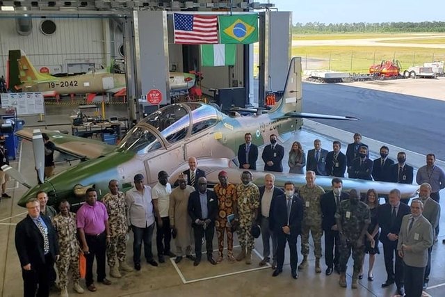 الولايات المتحده توافق على بيع 12 طائره A-29 Super Tucano الى نيجيريا  A-29_s10