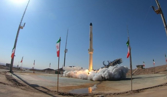 إيران تختبر بنجاح الصاروخ الفضائى “ذو الجناح” Aiy-i-10