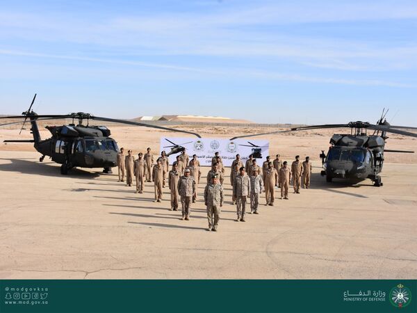 القوات البرية السعودية تدشن مروحيات UH-60M Black Hawks Bsp_1014