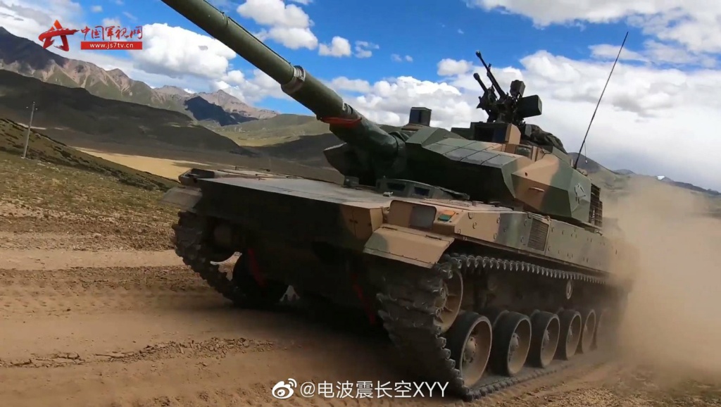 دبابه Type 15 الخفيفه تدخل الخدمه رسميا في الجيش الصيني  Esjwck11