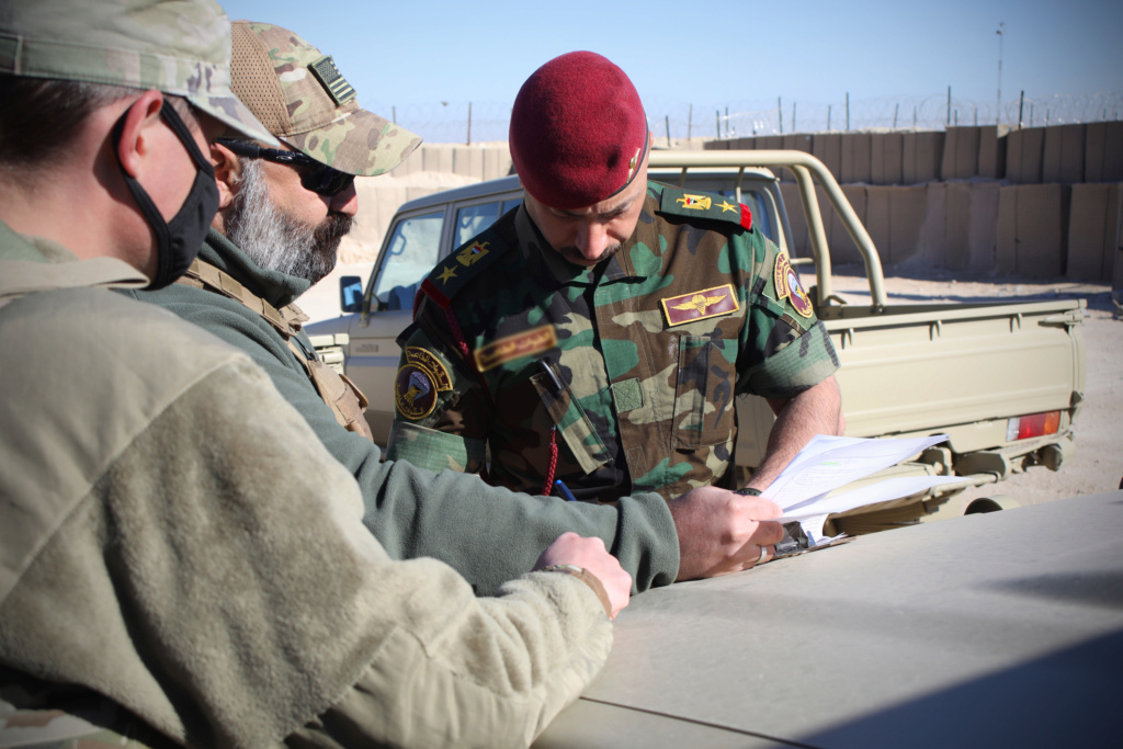 الولايات المتحدة تمنح حرس الحدود العراقي عشرات المركبات كمنحة  Esz29q10