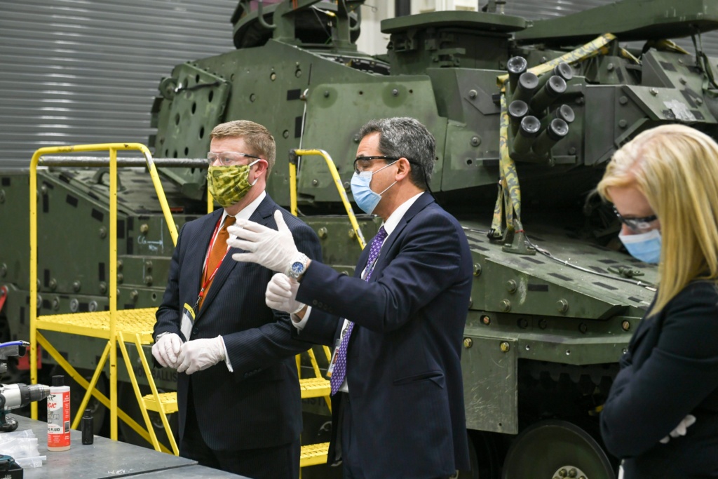 الجيش الامريكي يختار شركتي General Dynamics و BAE Systems لتطوير الدبابه الخفيفه MPF - صفحة 2 Ewzqkn10
