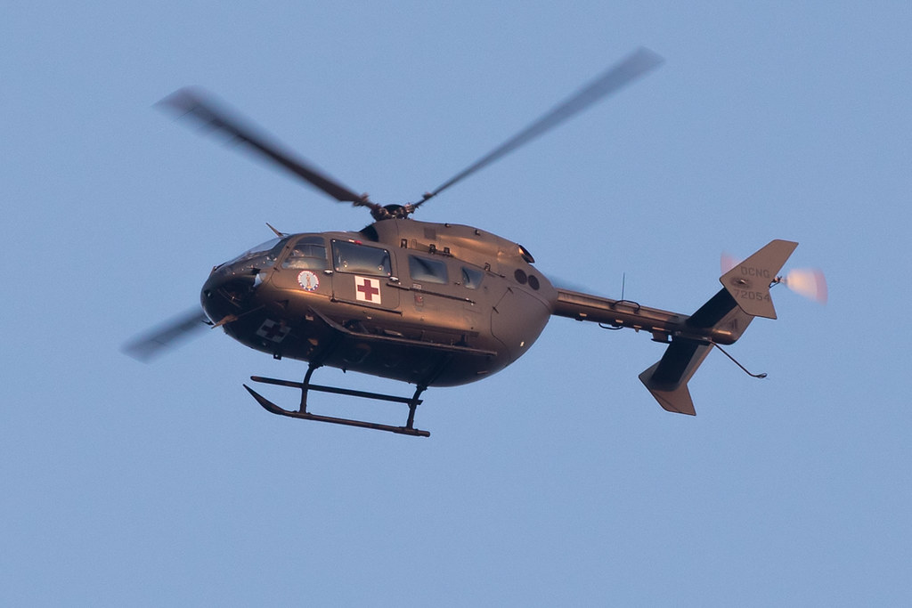 المروحية UH-72 Lakota الخفيفة Ezebyj10