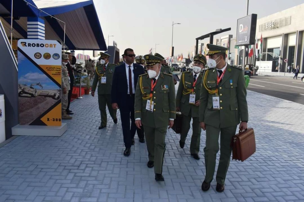 رئيس أركان الجيش الجزائري يزور مصر Ffyij010