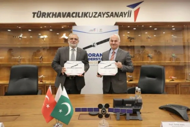 تركيا وباكستان لتطوير الأقمار الصناعية بشكل مشترك Hbgfd_10