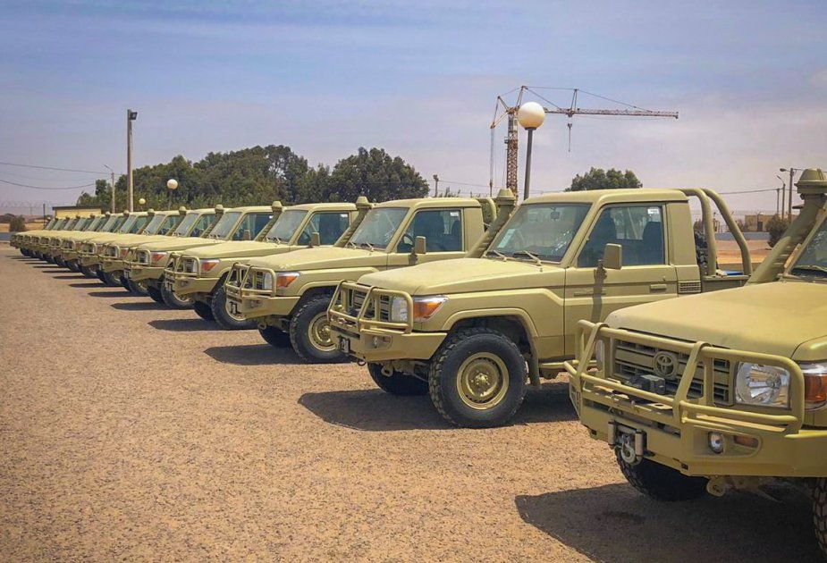 الولايات المتحده تمنح قوات العمليات الخاصه المغربيه 21 عربة بيكب معدله من شركة تويوتا  U_s_de10
